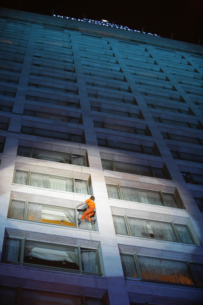 Alain Robert leo lên khách sạn Liên lục địa Phoenicia ở Beirut ngày 11/10/2008.