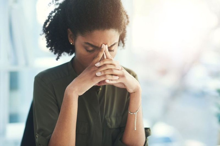 Căng thẳng quá độ: Nhiều nghiên cứu đã chỉ ra mối liên hệ giữa stress và hệ miễn dịch yếu: stress có thể gây suy giảm miễn dịch, và hệ miễn dịch yếu cũng có thể gây stress.