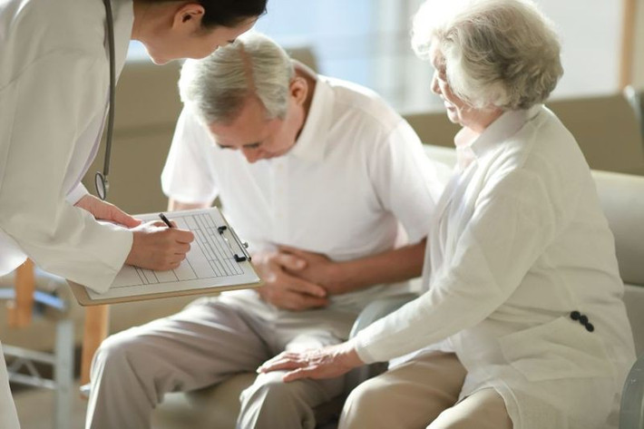 Các vấn đề tiêu hóa: Hệ miễn dịch yếu có thể gây viêm ruột và các triệu chứng như tiêu chảy thường xuyên.