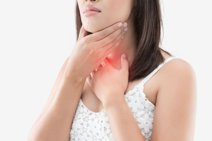 Sưng hạch bạch huyết: Hạch bạch huyết sẽ sưng lên khi phải chống lại các tác nhân gây bệnh truyền nhiễm. Các hạch này nằm ở hai bên cổ, nách và bẹn.