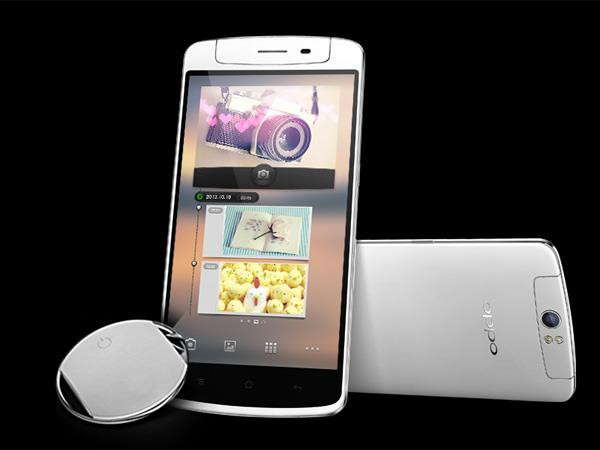 Oppo ra mắt điện thoại Oppo N1 đầu tiên có camera xoay. Bên cạnh camera xoay 206° sử dụng công nghệ Pure Image, OPPO N1 còn sở hữu một loạt các tính năng nổi bật khác như phụ kiện chụp ảnh từ xa và bảo vệ điện thoại O-Click, cảm ứng lưng O-Touch và hệ điều hành Color OS mới nhất.