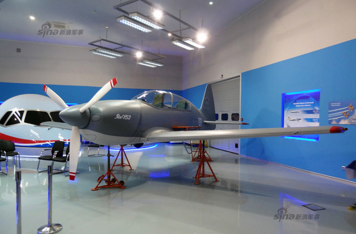 Yak-152 được phát triển với sự phối hợp giữa Tổng công ty Irkut, Yakovlev và Tập đoàn Công nghiệp hàng không Hồng Du (Trung Quốc). Dự kiến, mẫu thử nghiệm đầu tiên Yak-152 sẽ bay lần đầu trong năm 2015 và và chính thức phục vụ tháng 11/2016. Trong khi biến thể dành cho Trung Quốc mang tên Hồng Du L-7 sẽ bắt đầu phục vụ từ cuối năm 2016 hoặc là đầu 2017.