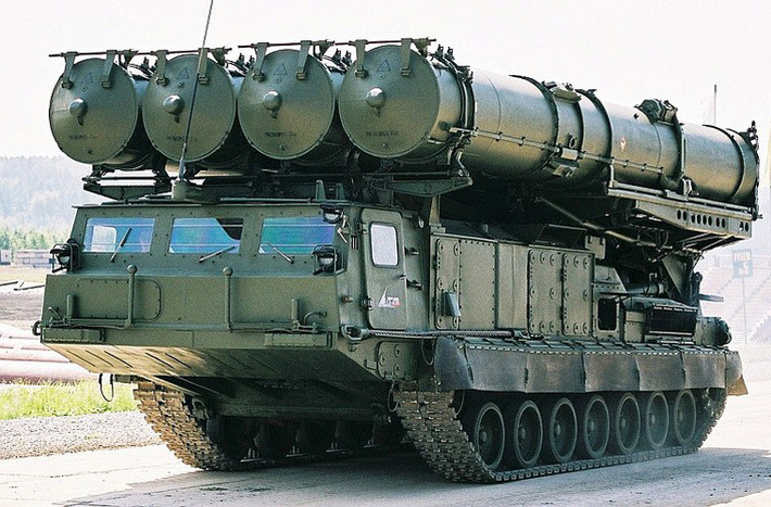 Theo nguồn tin Almaz-Antey, công ty này sẽ đem tới triển lãm hệ thống phòng thủ chống tên lửa S-300VM Antey 2500 (NATO định danh SA-23). Nó được thiết kế để tiêu diệt tất cả các loại tên lửa đạn đạo tầm ngắn – tầm trung (tầm phóng tới 2.500km), tên lửa hành trình và tên lửa phóng từ không gian, máy bay chiến thuật, chiến lược…