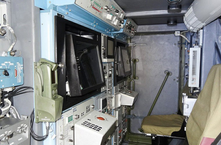 Tor-M2KM được trang bị các phương tiện tính toán và radar hiện đại, cho phép phát hiện và xử lý đến 48 mục tiêu, hiển thị thông tin về 10 mục tiêu nguy hiểm nhất trong số đó và bảo đảm tiêu diệt đồng thời 4 mục tiêu bay. Diện tích mục tiêu mà một module chiến đấu độc lập của hệ thống Tor-M2KM có thể bảo vệ là hơn 200 m2.