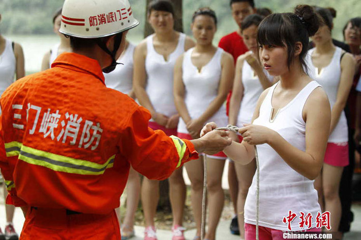 Nơi các cô gái xinh đẹp, quyến rũ luyện tập cứu hộ cũng là điểm du lịch rất hút khách, nhất là những người thích khám phá những vùng nguy hiểm.