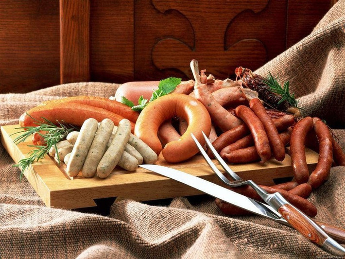 Theo một nghiên cứu mới công bố, thịt chế biến sẵn như xúc xích hoặc thịt xông khói, có thể gây hại đáng kể đến chất lượng tinh trùng.