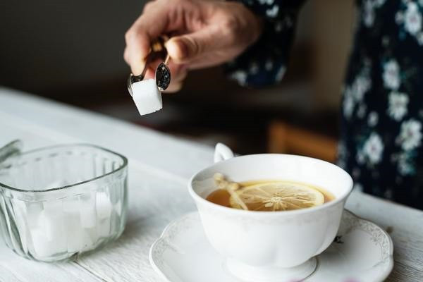 Bệnh Gout: Bệnh Gout là một dạng viêm khớp do sự tích tụ axit uric trong mô khớp. Nó khiến người bệnh đau đớn và cũng có thể báo hiệu tiền đái tháo đường.