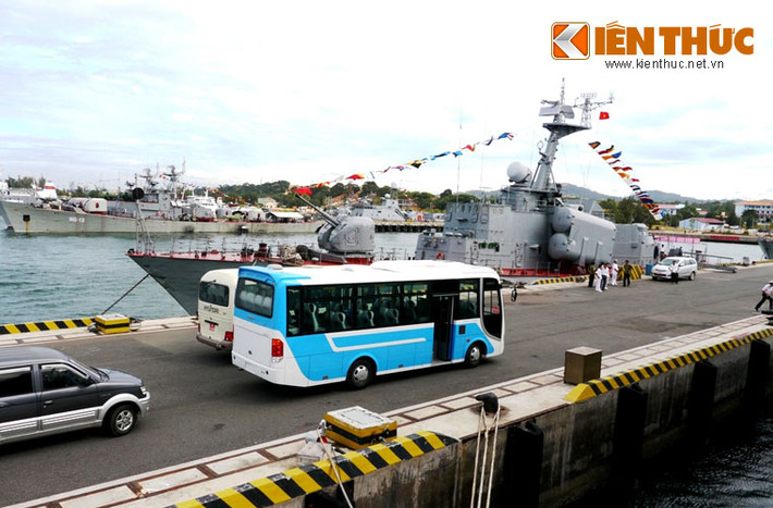 Trước đây, Lữ 162 được trang bị 2 tàu tấn công nhanh Project 1241.8 Molniya mang 16 tên lửa Kh-35 Uran-E. Tuy nhiên, năm 2013 thì 2 tàu này đã được chuyển về cho Lữ đoàn 167, vùng 2 Hải quân. Hiện tại, Lữ 162 ở Cam Ranh chỉ còn trang bị các tàu tấn công nhanh Project 1241RE có kích thước tương tự Molniya nhưng hỏa lực thì kém hơn một chút.