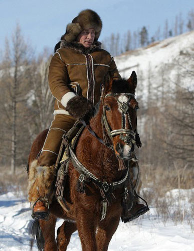 Tổng thống Vladimir Putin oai vệ cưỡi ngựa ở khu vực Karatash năm 2010.