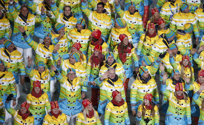 Thế vận hội Sochi sẽ phát 98 bộ huy chương, nhiều hơn 12 bộ so với ở Olympic ở Vancouver vì có thêm một số bộ môn thi đấu mới như nhảy từ bàn đạp (nữ), trượt băng nghệ thuật đồng đội, chạy tiếp sức bằng xe trượt tuyết…