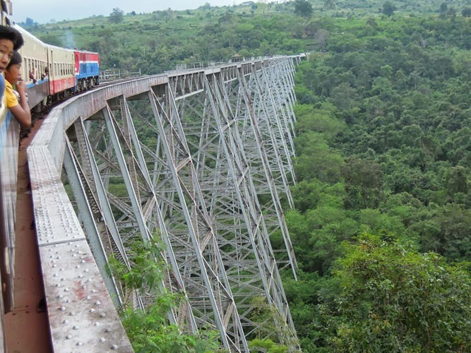 Cầu cạn Goteik cách thành phố lớn nhất Myanmar Mandalay 100 km về phía đông bắc. Cây cầu được xây dựng nhằm mục đích giúp Đế quốc Anh mở rộng tầm ảnh hưởng trong khu vực.