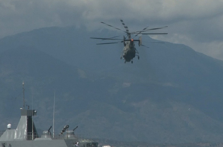 Ka-28 hiện cũng là vũ khí chống tàu ngầm chủ lực trên các tàu chiến Gepard 3.9 của Hải quân Nhân dân Việt Nam. Máy bay có khoang vũ khí trong thân cho phép mang một ngư lôi dẫn đường loại AT-1M, VTT-1, APR-2 hay 36 rocket RGB-NB hoặc RGB-NM-1 hoặc bom chống tàu ngầm.