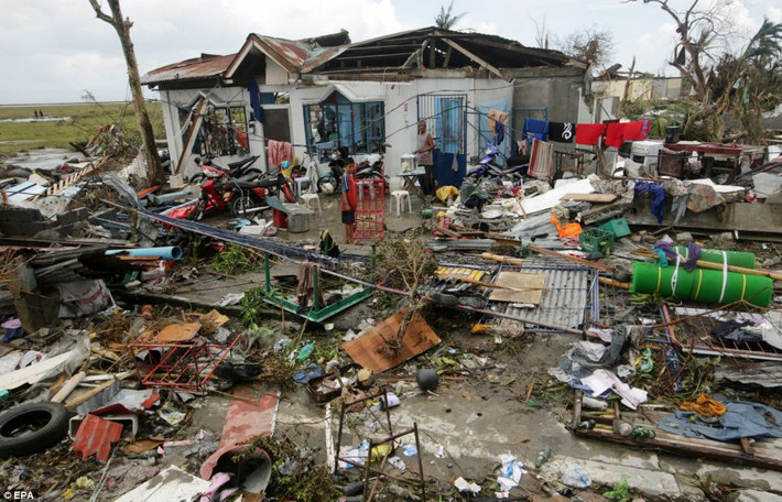 Cảnh tượng hoang tàn ở Tacloban, Leyte sau khi siêu bão Haiyan càn quét qua. Đây là một trong những khu vực chịu ảnh hưởng nặng nhất.