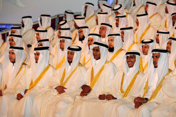 Các chú rể Saudi trong đám cưới tập thể ở thành phố cảng Jeddah ngày 4/7/2009. Một nghìn cặp uyên ương đã tham dự sự kiện này.