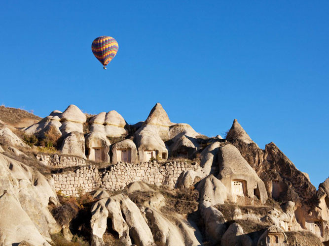 Thung lũng Cappadocia ở Thổ Nhĩ Kỳ, nơi có những nhà hang động hàng nghìn năm tuổi.