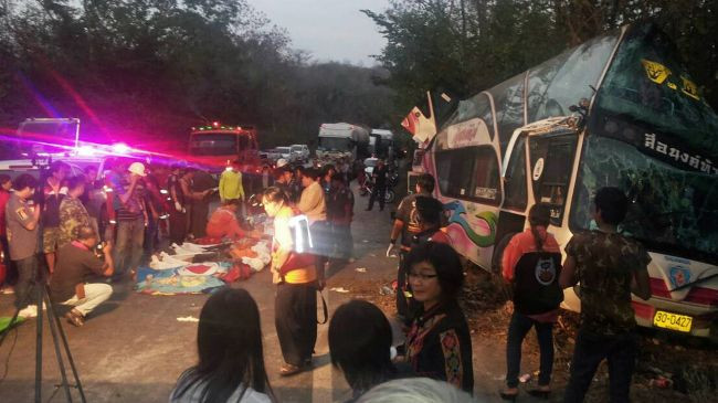 Trung tá Cảnh sát Anukarn Thamvijarn cho biết, nguyên nhân dẫn đến vụ tai nạn là do xe bus hỏng phanh hoặc người lái xe tải đã ngủ gật. Cảnh sát đang nỗ lực điều tra làm rõ nguyên nhân vụ tai nạn.