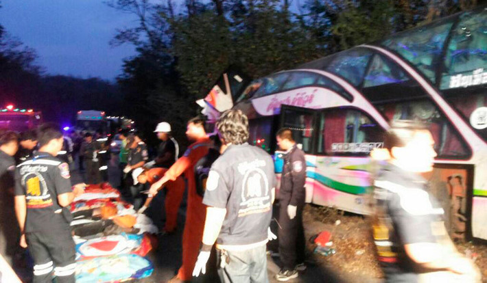 Ngoài 15 người thiệt mạng, hơn 30 người khác bị thương đã được đưa đến bệnh viện. Trong đó, giới chức trách Thái Lan cho biết, có nhiều nạn nhân bị thương nghiêm trọng, 5 người đang trong tình trạng nguy kịch.