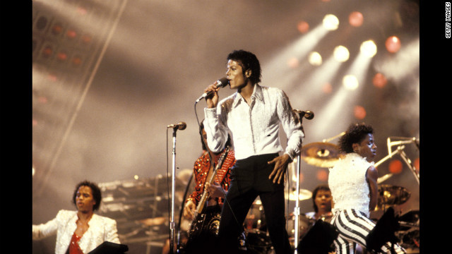 Micheal tiếp tục khẳng định vị trí của mình trên MTV trong thập niên 1990 với những video như "Black or White" hay "Scream", cũng như xây dựng danh tiếng như một nghệ sĩ lưu diễn solo.