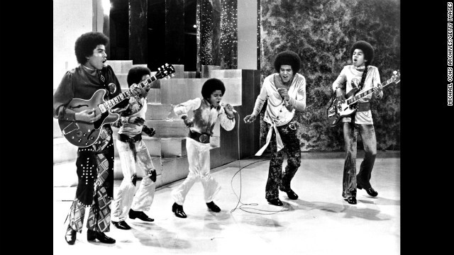 Michael Jackson là một tiềm năng âm nhạc bẩm sinh. Mốc son đầu tiên và đáng lưu ý nhất của Micheal là khi tham gia hát và nhảy cho nhóm nhạc "The Jackson 5".