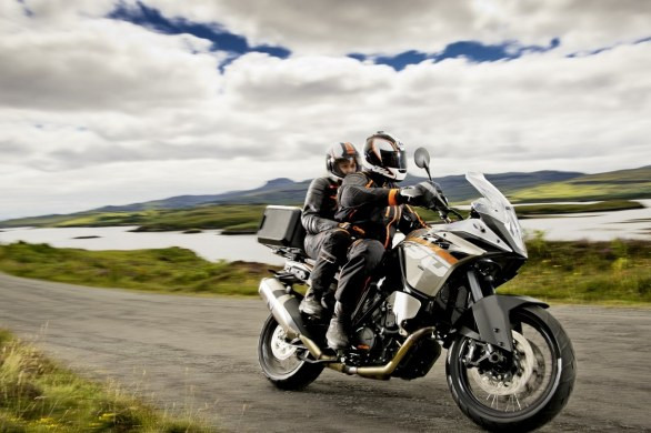 Giá bán dành cho KTM 1190 Adventure R 2013 là 14.970 Euro (khoảng 420 triệu VND). Mẫu xe đã có mặt tại gian hàng Vietnam Motorbike Festival 2013 vào cuối tháng 8 vừa qua.