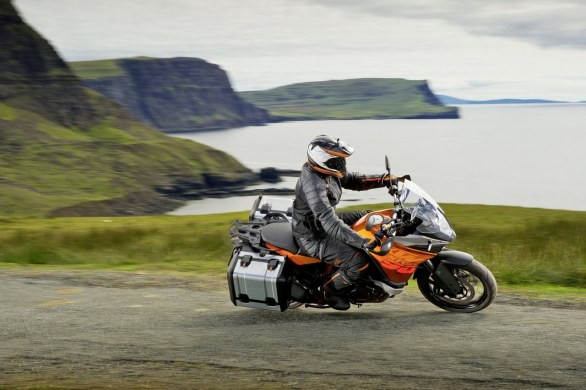 KTM được trang bị với bốn chế độ lái , off-road , mưa , đường phố và thể thao.