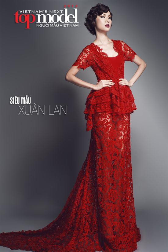 Là siêu mẫu hàng đầu của Việt Nam nhưng Xuân Lan lại cực kỳ kém ngoại ngữ. Trong chuyến tham gia New York Fashion Week, trả lời phỏng vấn của một phóng viên nước ngoài, Xuân Lan chỉ biết lặp đi lặp lại một câu đơn giản như "I'm happy" (Tôi rất vui).