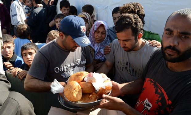 Tháng trước, Liên Hiệp Quốc đã hỗ trợ thực phẩm tới 3,3 triệu người ở Syria. Tuy nhiên, cơ quan này cho biết, không thể tiếp cận những người đói ở nhiều khu vực khác nhau.