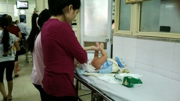 Đáng lưu ý là số bệnh nhi sơ sinh dưới 1 tuổi rất đông.