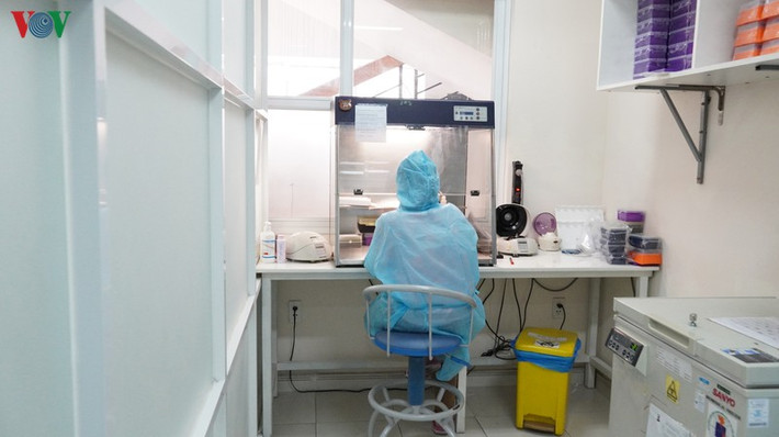 Phòng nạp ARN/ADN của virus.