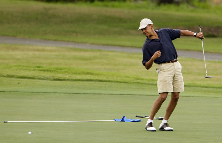 Tổng thống Obama chơi golf ở Kailua, Hawaii ngày 31/12/2009.