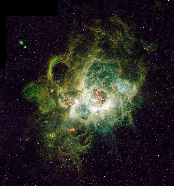 Đây là một tinh vân NGC 604 nằm trong thiên hà Messier 33. Hơn 200 ngôi sao vô cùng nóng đốt cháy khí hydro bị ion hóa của tinh vân khiến nó phát quang như những gì chúng ta có thể thấy trong bức ảnh được kính thiên văn Hubble chụp lại.