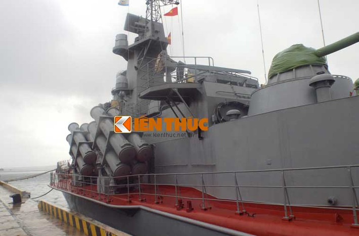 Tàu tên lửa tấn công nhanh Project 12418 Molniya.