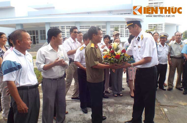 Tại Sở chỉ huy Lữ đoàn tàu ngầm 189, sau khi được Đại tá Chu Ngọc Sáng, Chính uỷ Lữ đoàn hướng dẫn đoàn thăm quan nơi ăn, ở và luyện tập của thuỷ thủ tàu ngầm. Đại tá Nguyễn Đức Trung, Chủ tịch Hội CCB phường Phước Long rất phấn khởi, vui mừng trước sự quan tâm của Đảng, Nhà nước và Quân đội, đã đầu tư nhiều trang thiết bị hiện đại vào bậc nhất hiện nay cho lực lượng Hải quân nói chung và cho Lữ đoàn tàu ngầm nói riêng. Đồng thời, thay mặt đoàn chúc sức khoẻ lãnh đạo chỉ huy và toàn thể cán bộ, thuỷ thủ Lữ đoàn. Qua đó gửi gắm niềm tin vào lữ đoàn sẽ làm tròn nhiệm vụ mà Đảng, quân đội và nhân dân giao phó.