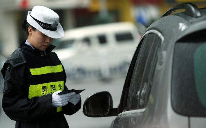 Zhu thức dậy lúc 6h20. Một ngày làm việc của Zhu Liangjie bắt đầu từ lúc 7h sáng và kết thúc trước 7h tối.