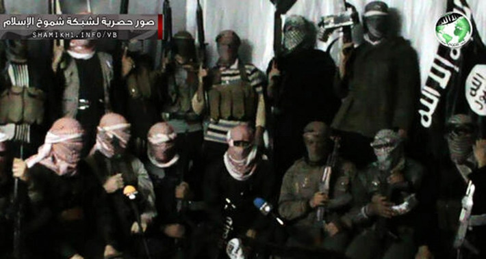 Abu Muhammad al Julani là thủ lĩnh của Mặt trận al-Nusra – nhóm chiến binh nổi dậy liên kết với al-Qaeda được mệnh danh là mạnh và hiếu chiến bậc nhất ở trong hàng ngũ đối lập Syria. Có rất ít thông tin về y. Tháng 5 năm nay, Mỹ đã đưa tên y vào danh sách những tên khủng bố đặc biệt khét tiếng toàn cầu.