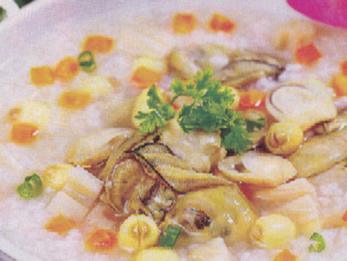 Cháo hàu nấu sen.