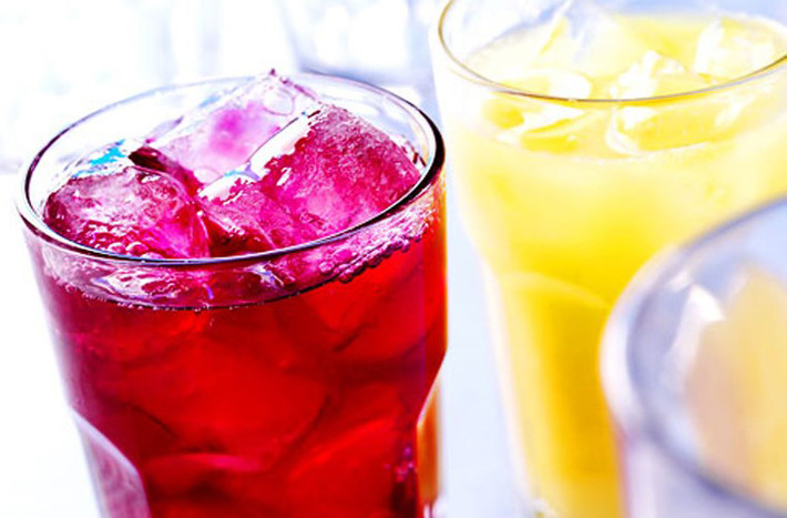 Soda. Nghiên cứu chỉ ra rằng soda chứa nhiều đường, chất tạo màu, thực phẩm phái sinh như 4 – methylimidazole (4 – MI) khiến các “mầm mống” ung thư trong cơ thể được nuôi dưỡng và phát triển.