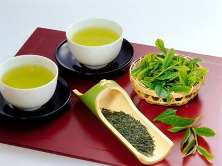 Trong khi đó, trà cũng là loại đồ uống được ưa chuộng. Trà chứa lượng chất chống oxy hóa lớn có khả năng ngăn ngừa ung thư hiệu quả.