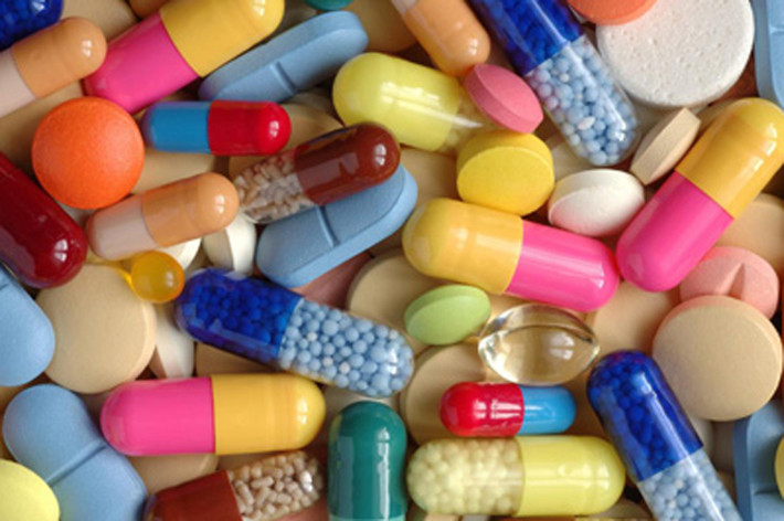Không tùy tiện lựa chọn vitamin tổng hợp, chất bổ sung với mục đích ngăn ngừa ung thư. Bạn chỉ nên sử dụng chúng khi đã thăm khám và được bác sĩ khuyên dùng.