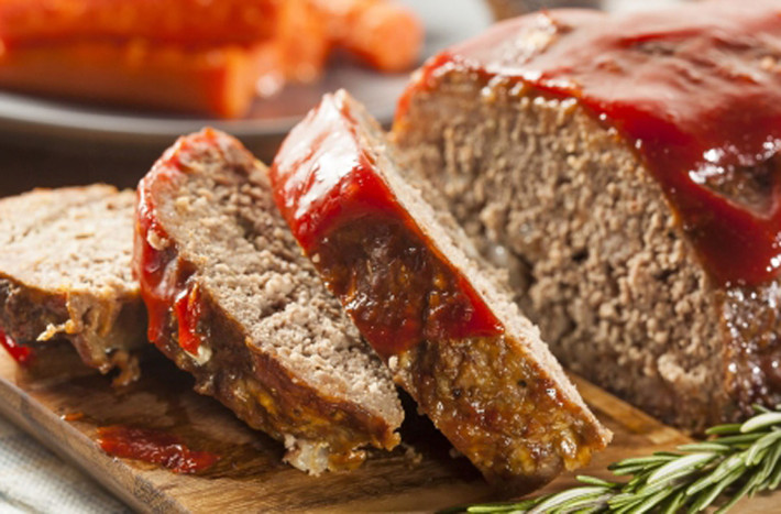 Bánh mì kẹp thịt. Bánh mì kẹp thịt thường xuất hiện trong các bữa ăn của người Mỹ song nó không có hương vị đặc trưng, cố định. Mỗi gia đình, cửa hàng đều có thể biến tấu, sở hữu công thức bánh mì kẹp thịt của riêng mình nhằm thu hút khách.