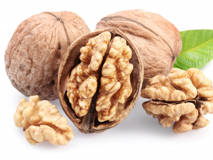 Quả óc chó. Quả óc chó chứa phytosterol giúp ức chế sự tăng trưởng của các tế bào gây bệnh. Để tận dụng tối đa lợi ích của thực phẩm vàng này, bạn nên nhai khoảng 1 ounce (tương đương 31,1 gam) mỗi ngày.