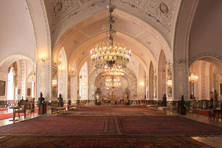 Nội thất lộng lẫy và xa hoa của cung điện Golestan.