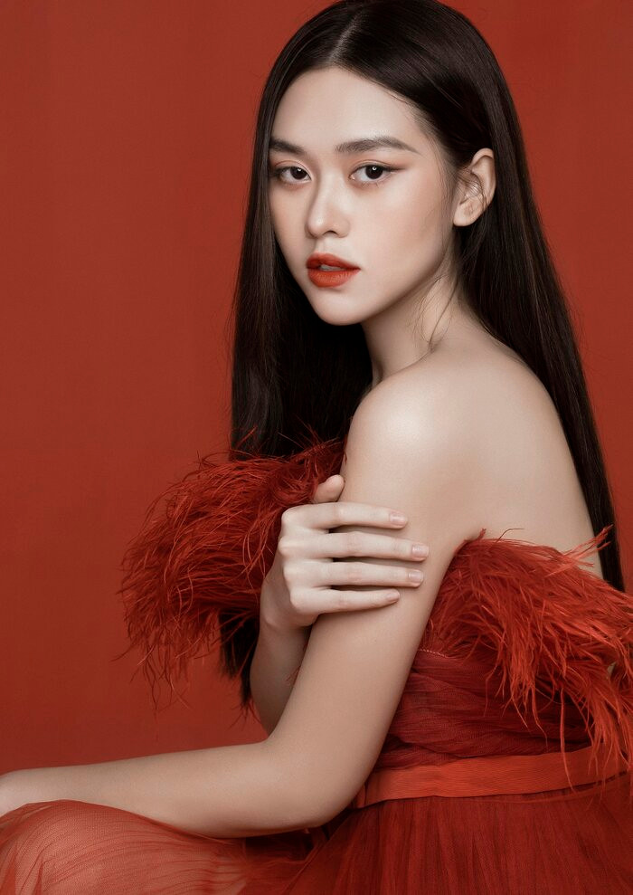 Trong suốt nhiệm kỳ Á hậu Thế giới Việt Nam 2019, người đẹp Nguyễn Tường San đã không ngừng tích cực tham gia các hoạt động thiện nguyện, để lòng nhân ái và những điều tích cực lan rộng hơn trong cộng đồng. Trở về với lĩnh vực nghệ thuật, Top 8 Hoa hậu Quốc tế 2019 gây bất ngờ khi tung bộ ảnh lấy cảm hứng từ không khí những ngày cận Tết Trung thu.