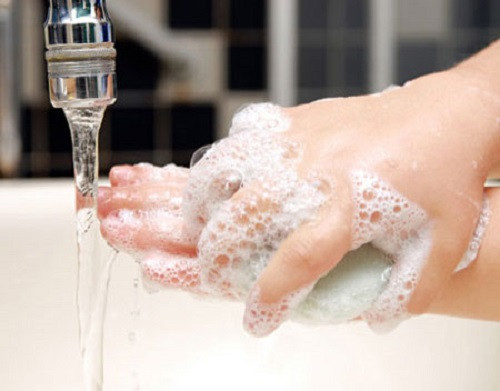 Bộ Y tế nhận định, có thể thời gian tới bệnh sẽ có xu hướng gia tăng, trong khi đó hiện chưa có thuốc điều trị đặc hiệu và vắc xin dự phòng, điều kiện vệ sinh cá nhân, vệ sinh môi trường còn chưa tốt nên nguy cơ xảy dịch trong thời gian tới nếu không tích cực, chủ động triển khai các biện pháp phòng, chống.