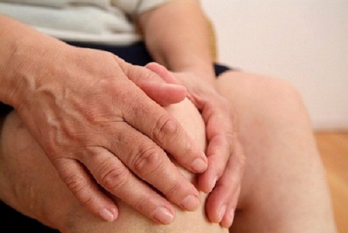 Hại xương: Mì ăn liền cũng chứa nhiều phosphate, một chất giúp cải thiện mùi vị thức ăn. Tuy giúp bạn ngon miệng nhưng chất này lại khiến chúng ta dễ bị loãng xương, mất xương, răng cũng yếu dần đi nếu dùng nhiều.