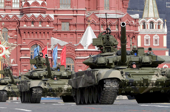 Tuy nhiên, để biết một cách chính xác nhất về Armata thì cần chờ tới ngày 9/5/2015 – tại Quảng trường Đỏ sẽ diễn ra duyệt binh kỷ niệm chiến thắng phát xít - ở đây người Nga sẽ chính thức giới thiệu Armata cùng các phương tiện chiến đấu mới dựa trên Armata.