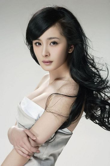 Từ một diễn viên bình thường, Dương Mịch vươn lên trở thành thần tượng mới của nhiều bạn trẻ và cũng chính thức thêm tên mình vào danh sách những tiểu hoa đán 8X mới của Trung Quốc. Tất cả thành công là do sự miệt mài, nỗ lực thử sức trong nhiều bộ phim của cô.