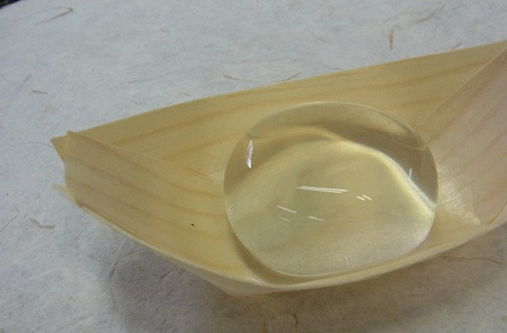 Loại bánh mới có tên gọi Mizu shingen mochi. Đây là một sự biến tấu của bánh gạo, shingen mochi nổi tiếng của Nhật Bản. Nó cũng là sản phẩm độc quyền của Công ty Kinseiken Seika.