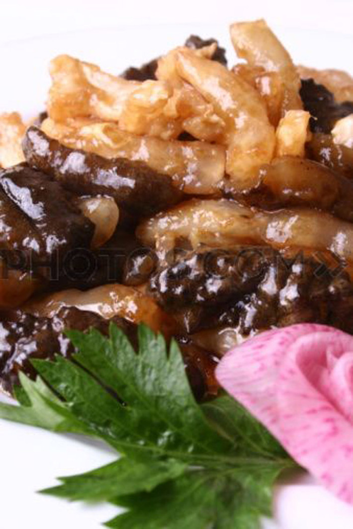 Sên biển. Vẻ nhầy nhụa và dẻo dính của sên khiến nhiều người ngại dùng. Tuy nhiên, thực khách khó có thể cưỡng lại khi ngửi mùi thơm ngào ngạt của sên rán giòn cùng với mì và nước sốt.