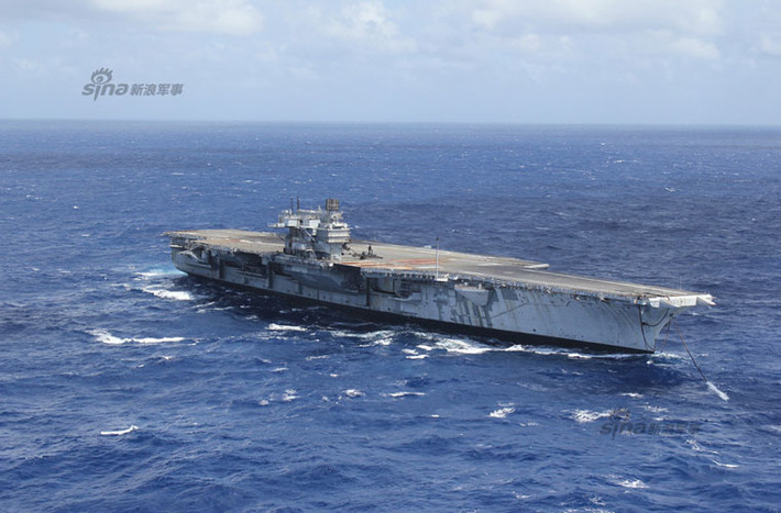 USS Saratoga trang bị 4 động cơ tuốc bin khí, 8 nồi hơi cho tốc độ 35 hải lý/h, thủy thủ đoàn khoảng 4988 người (gồm 552 sĩ quan).